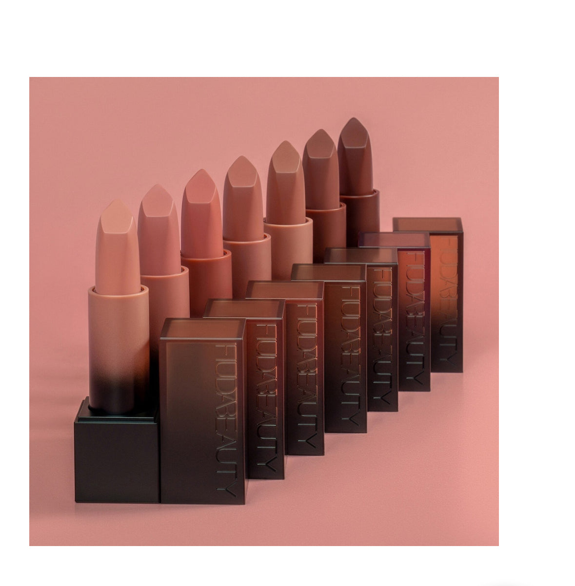 HUDA BEAUTY
Rossetto idratante - Power Bullet Cream Glow Hydrating Lipstick