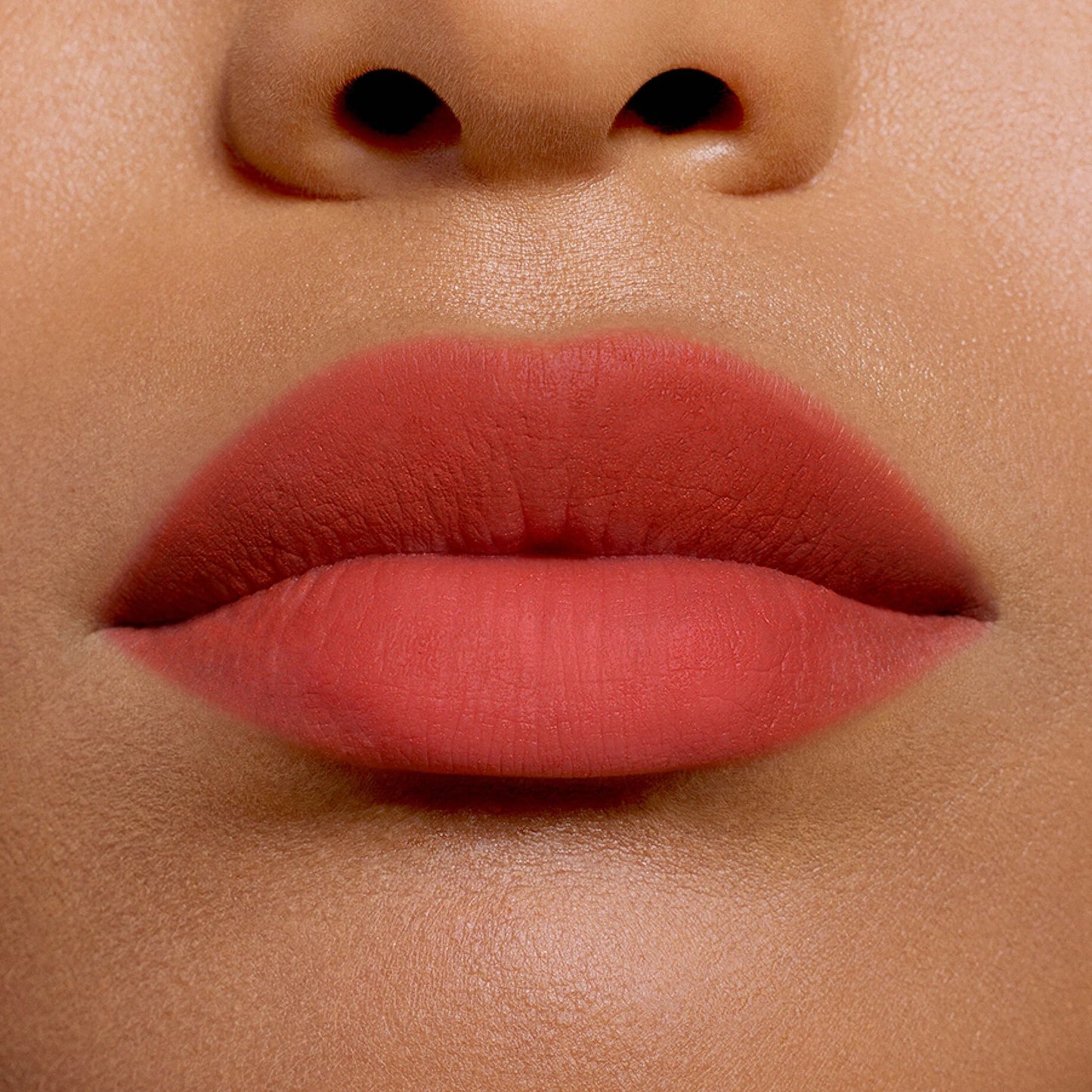 Rouge Dior
Rossetto a lunga tenuta colore couture – finish velvet, satin e la novità veil – trattamento floreale idratante