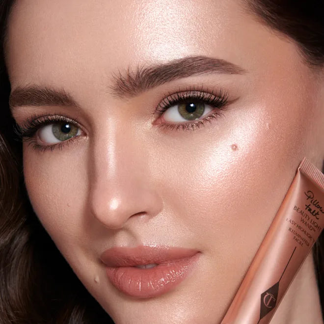 BEAUTY LIGHT WAND PILLOW TALK ORIGINAL Un fantastico blush illuminante liquido rosa nude per una favolosa brillantezza Pillow Talk!