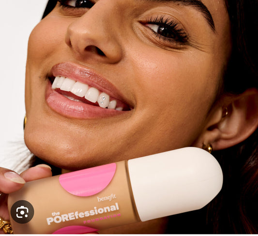 BENEFIT COSMETICS
The POREfessional Foundation - Fondotinta levigante con Niacinamide