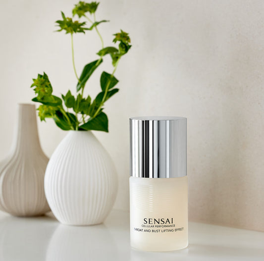 DÉCOLLETÉ CELLULAR PERFORMANCE BODY CARE THROAT & BUST LIFTING EFFECT
Colle e Décolleté