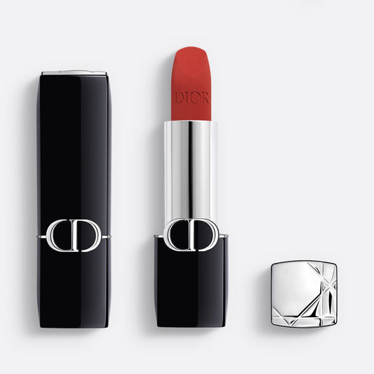 Rouge Dior
Rossetto a lunga tenuta colore couture – finish velvet, satin e la novità veil – trattamento floreale idratante